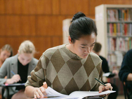 橡皮擦中暗藏接收器