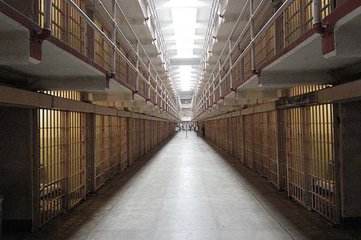 哪些場(chǎng)合離不開手機(jī)信號(hào)屏蔽器