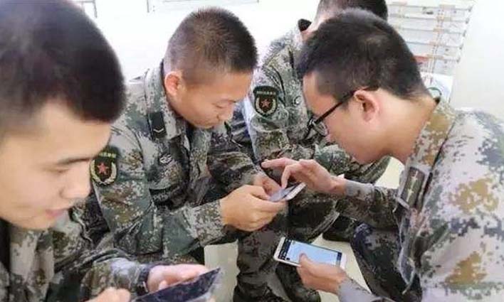 部隊(duì)為何禁止嚴(yán)控戰(zhàn)士手機(jī)？泄露國(guó)家機(jī)密可就不得了了！