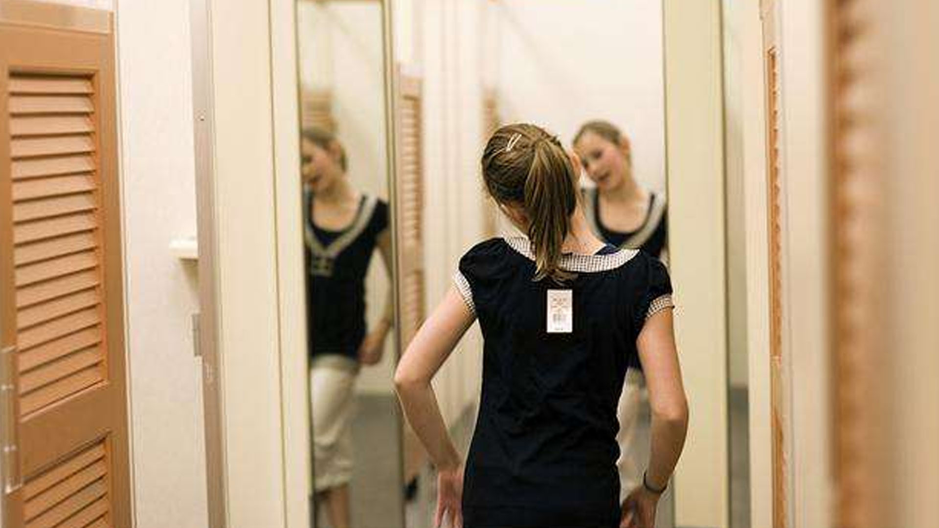 商場試衣間內(nèi)如何防止被偷拍？